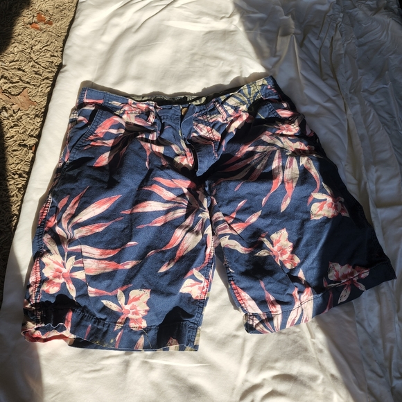 Old Navy Shorts - Picture 3 of 5